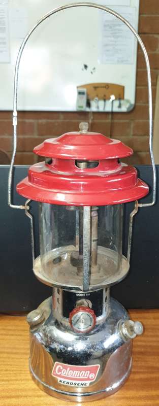 VINTAGE COLEMAN LAMP FROM 12 OF 1976 MODEL 231