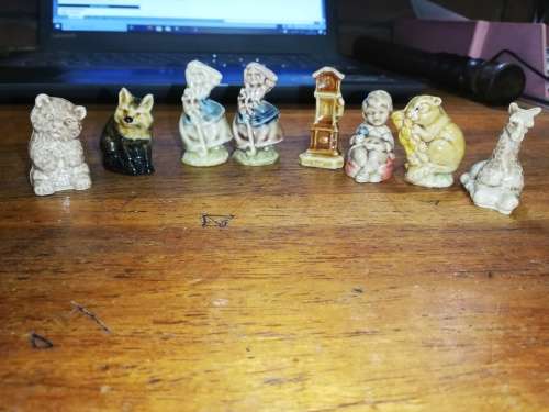 25 MINIATURE WADE ANIMAL ORNAMENTS