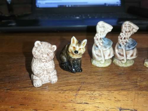 25 MINIATURE WADE ANIMAL ORNAMENTS