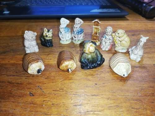 25 MINIATURE WADE ANIMAL ORNAMENTS