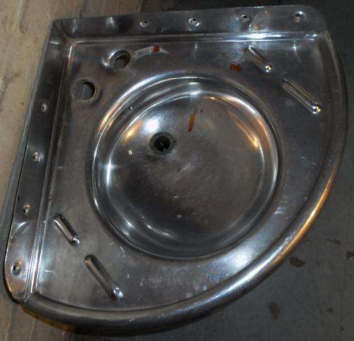 VINTAGE SOUTH AFRICAN RAILWAY CORNER BASIN MISSING TAPS