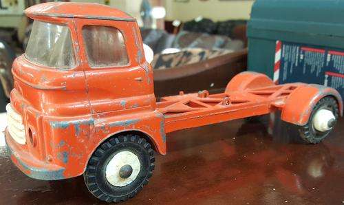 TRIANG TRUCK SEE CONDITION