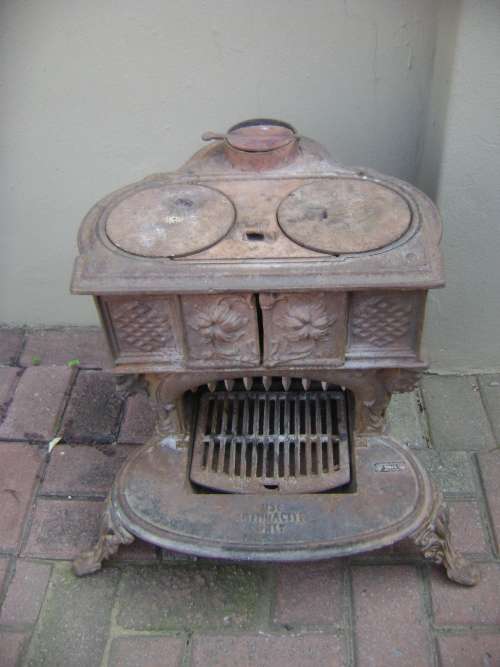 VINTAGE FALKIRK QUEEN ANNE CAST IRON STOVE