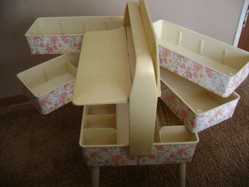 VINTAGE SEWING BASKET