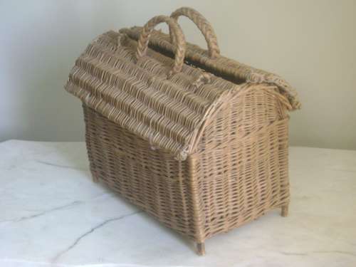 VINTAGE RATTAN BASKET