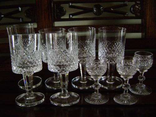 SELECTION OF CRYSTAL WINE AND LIQUOR GLASSES