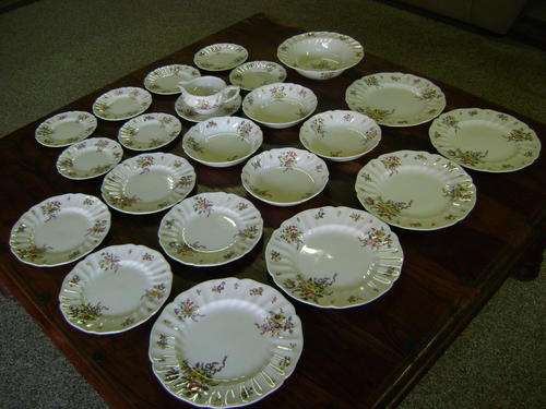 SELECTION OF ROYAL DOULTON "OLD LEEDS SPRAYS" PLATES