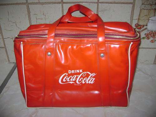 Vintage Coca Cola Vinyl Cooler Bag (Insulated)- in good condition!!!