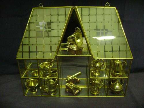 LOVELY WALL-HANGING DISPLAY CABINET IN SHAPE OF HOUSE WITH 9 SMALL BRASS ORNAMENTS