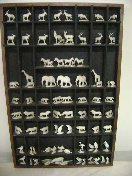 84 RARE PROMOTIONAL COCA-COLA PLASTIC ANIMALS CIRCA 1961 ON PRINTER'S TRAY - AMAZING FIND!!!!!