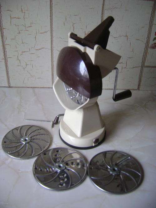 VINTAGE VEGETABLE/CHEESE GRATER - LOVELY ITEM!!!