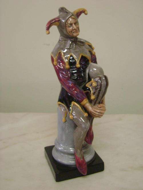 ROYAL DOULTON FIGURINE "THE JESTER" HN 2016 - IN PERFECT CONDITION!!!