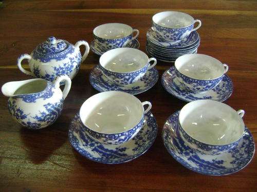 LOVELY BLUE AND WHITE COLLECTION OF OLD ORIENTAL PORCELAIN TEA SET PIECES