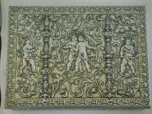RARE AND VERY COLLECTABLE VINTAGE LARGE CHOCOLATE TIN WITH CHERUB DESIGN - LOVELY!!!