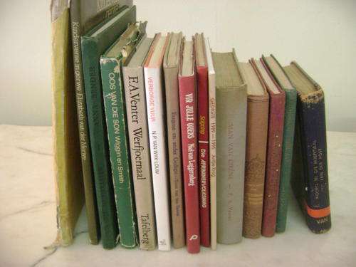 VERSKEIDENHEID VAN 15 OU AFRIKAANSE BOEKE (GEDIGTE, EN ANDERE)