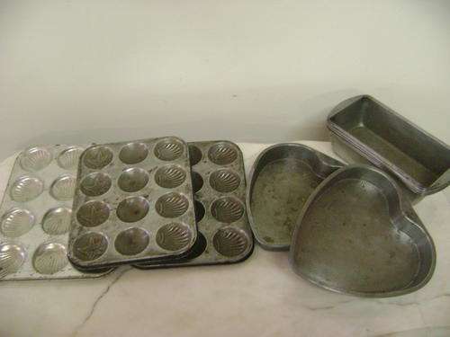 COLLECTION OF 10 USED PANS (BREAD-, CAKE- AND MUFFIN PANS) - SOLD TOGETHER AS ONE LOT