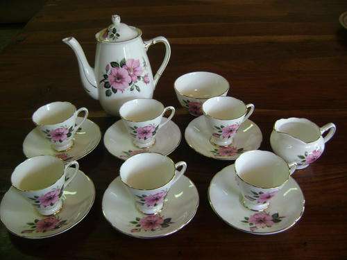 VINTAGE "OLD ROYAL BONE CHINA" (MADE IN ENGLAND) DEMATISSE SET - IN MINT CONDITION