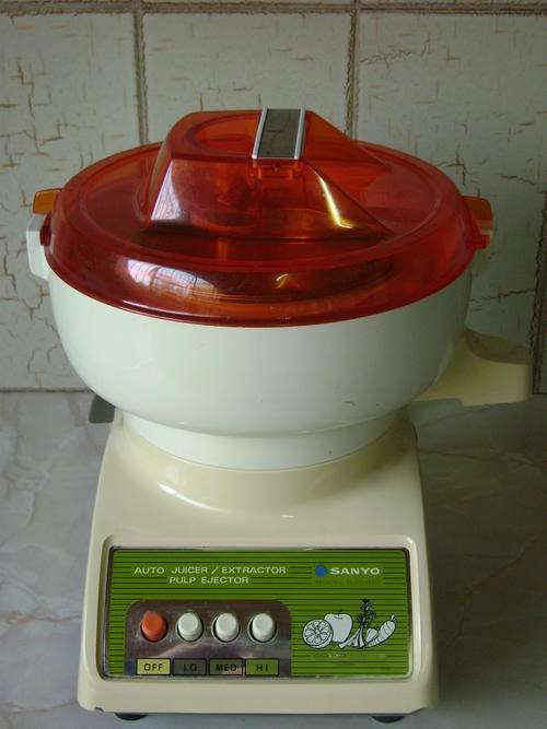 VINTAGE "SANYO" AUTO JUICER/EXTRACTOR PULP EJECTOR - MADE IN JAPAN - IN WORKING CONDITION