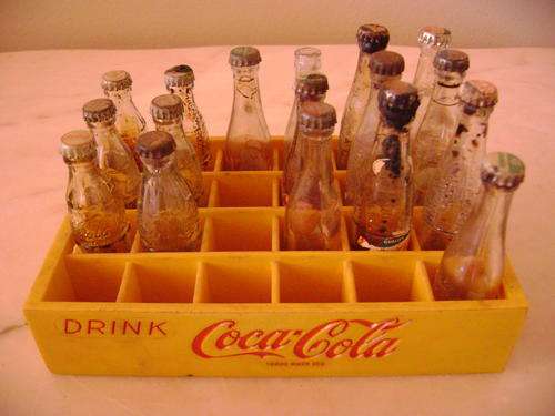 VINTAGE MINIATURE COCA COLA CRATE WITH GLASS COCA COLA-, PEPSI-, AND CANADA DRY MINIATURE BOTTLES