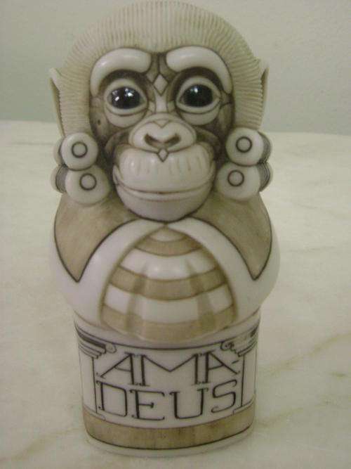 JOHN BICCARD CRUSHED MARBLE "AMADEUS" FIGURINE (15 CM HIGH) - IN VERY GOOD CONDITION