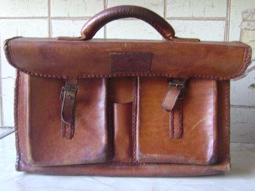 LATE ENTRY - VINTAGE GENUINE LEATHER SUITCASE - IN GOOD CONDITION