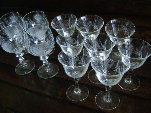 12 X ROSE CUT CRYSTAL GLASSES (8 LIQUEUR AND 4 WINE GLASSES) - SOLD TOGETHER AS ONE LOT