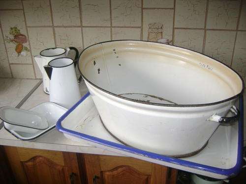 COLLECTION OF 6 VINTAGE ENAMEL ITEMS - SOLD TOGETHER AS ONE LOT