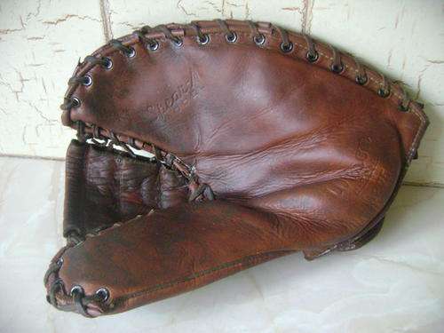 VINTAGE WILSON GENUINE LEATHER BASEBALL GLOVE (SPEAR M MODEL)