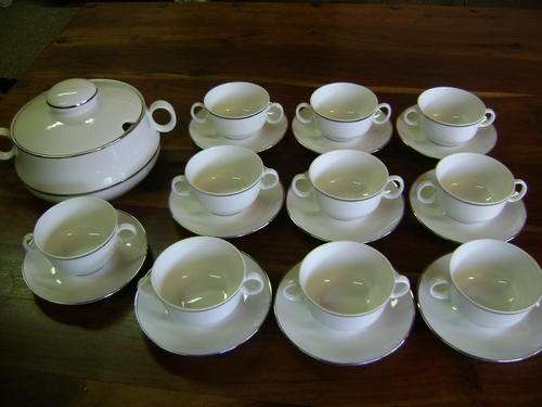 22 PIECE FINE PORCELAIN SOUP SET - BAVARIA, GERMANY (ESCHENBACH) - VERY GOOD CONDITION