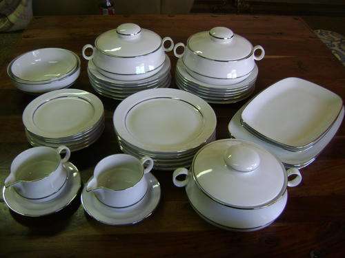 40 PIECE FINE PORCELAIN PARTIAL DINNER SERVICE - BAVARIA, GERMANY (ESCENBACH) IN VERY GOOD CONDITION