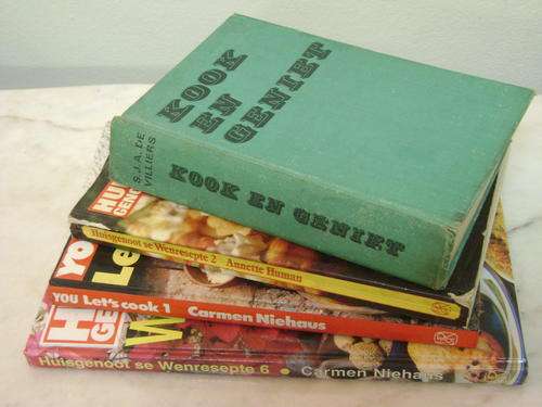 4 OU RESEPTE BOEKE - "KOOK EN GENIET" (1966), "HUISGENOTE SE WENRESEPTE" EN EEN ANDER