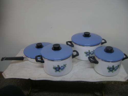 SET OF 4 VINTAGE ENAMEL WITH HEAVY BASE "HENDLERS" POTS WITH ENAMEL LIDS - IN VERY GOOD CONDITION