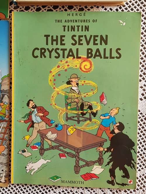 Comic books (5x Asterix plus 1x Tintin)