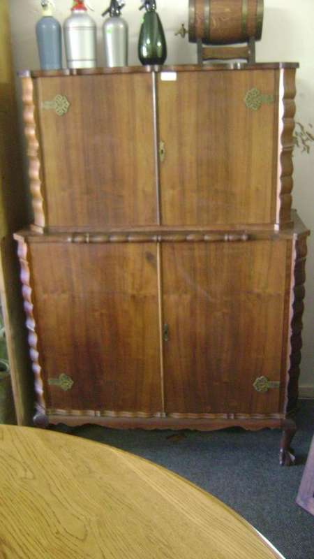 LARGE SOLID BAR in very good condition - Stunning interior wine racks, shelves, and storage space