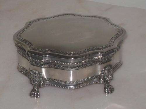 LOVELY VINTAGE DRESSING TABLE/JEWELLERY BOX WITH LION HEAD FEET - STUNNING ITEM!!!