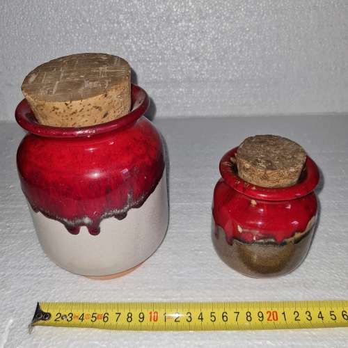 2 Ceramic pots