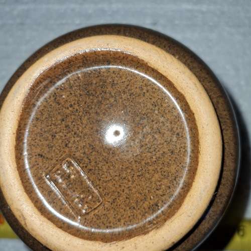 2 Ceramic pots