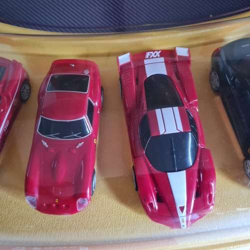 Unique and Rare Shell 2010 Ferrari display with Cars