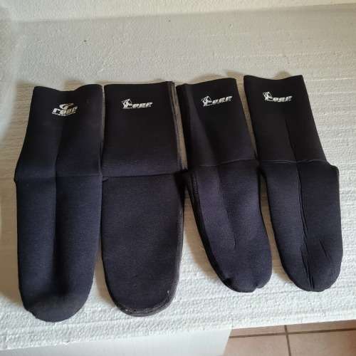 Reef Diving Socks Size meduim and size large