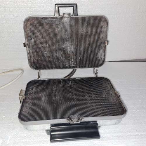 Vintage Pineware Waffle maker Toaster