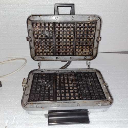 Vintage Pineware Waffle maker Toaster