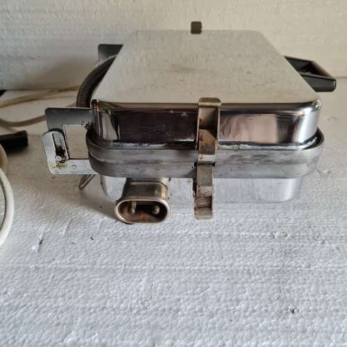 Vintage Pineware Waffle maker Toaster