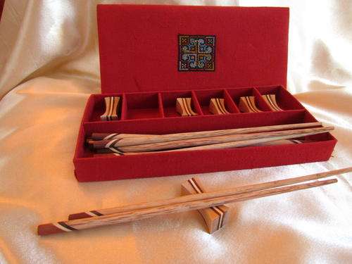 THIS IS REALLY LOVELY!! CHOPSTICK STILL IN IT BOX!!!