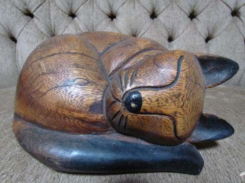 REDUCED!!A BIG HANDMADE WOODEN CAT FROM THE 1970!!