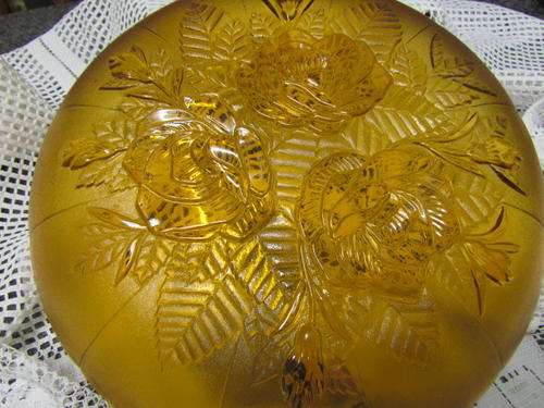A HUDGE VINTAGE AMBER BOWL WITH ROSES!!NO CHIPS OR CRACKS!!