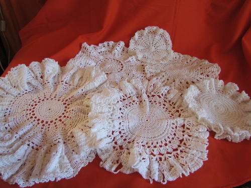 THIS DOILIES RIMS WAS STIFFED IN THE SUN WITH WATER AND SUGAR BY GRANNY!!