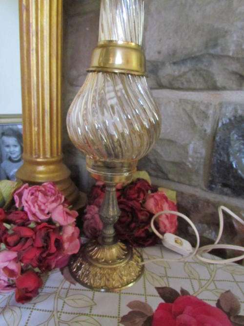 Stunning yellow copper lamp with glass shade in working order!!
