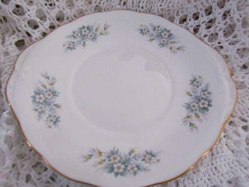VINTAGE - QUEEN ANNE- CAKE PLATE A PRODUCT OF RIDGEWAY POTTERIES LTD!! SO LOVELY
