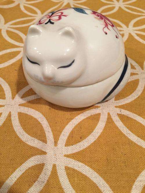 VINTAGE ELIZABETH ARDEN PORCELAIN CAT CANDLE HOLDER ROYAL PAVILION MADE IN JAPAN