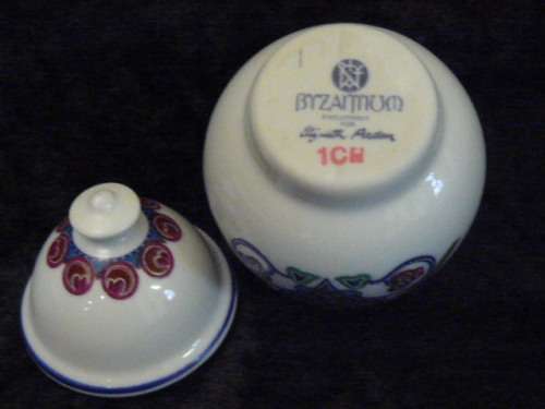 ELIZABETH ARDEN JAR WITH LID